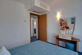 Отель Hotel Sirena Сатурн Двухместный номер с 1 кроватью или 2 отдельными кроватями-3