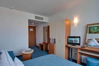 Отель Hotel Sirena Сатурн Двухместный номер с 1 кроватью или 2 отдельными кроватями-4