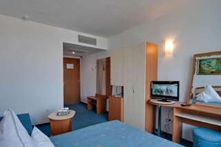 Отель Hotel Sirena Сатурн Двухместный номер с 1 кроватью или 2 отдельными кроватями-7